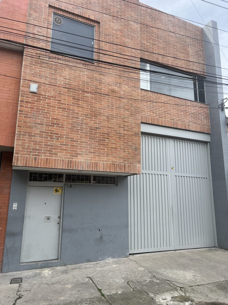 Fachada de la planta de Nu-3 en Bogotá